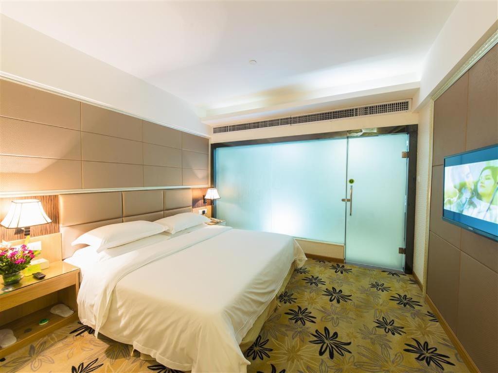 Vienna Hotel Zhanjiang Coast Avenue Exterior photo